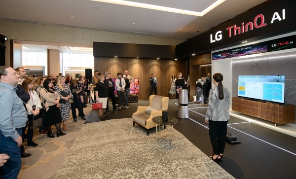 LG전자는 18일부터 이틀 동안 모스크바 하얏트 리젠시 호텔에서 현지 주요 거래선, 현지 기자 등 500여 명을 초청해 2019년형 신제품 발표행사를 열었다.