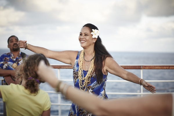 ▲사진=프린세스 호에서 진행되는 하와이 전통춤 클래스