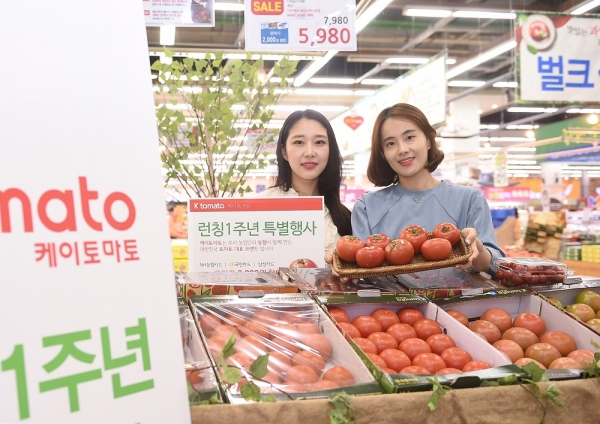 농협 토마토 전국연합브랜드 출범 1주년을 맞아 전국 주요 농협하나로마트에서 토마토 소비촉진 할인행사를 실시한다.