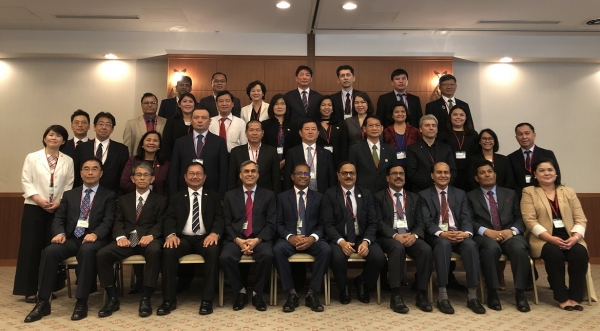 소성모 농협상호금융 대표이사(두번째줄 오른쪽 다섯번째)가 일본 도쿄에서 아태지역 농업금융기구(APRACA)집행위원회에 참석했다.