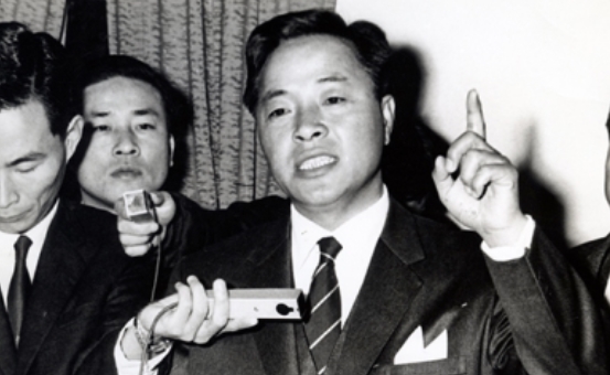 1969년 6월 21일 김영삼 당시 신민당 원내총무 국회 본회의 신상발언하는 모습