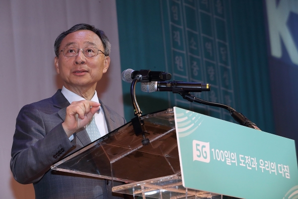 황창규 회장은 “KT 구성원들의 땀과 노력이 있었기에 ‘KT 5G’는 한국을 넘어 세계가 주목하고 있다”며, “고객들에게 감동을 선사하는 5G 서비스로 ‘1등 5G’를 더욱 확고히 하자”고 말했다.
