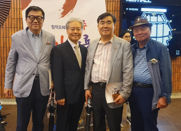 (왼쪽부터)정진우 변호사, 이영기 박사, 이창열 (사)연합취재본부장, 임덕기 회장