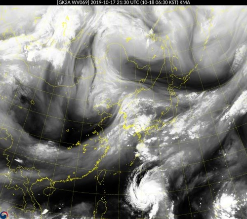 18일 오전 6시 30분 현재 위성으로 촬영한 동아시아. 화면 아래 태풍 '너구리'가 보인다. (사진= 기상청 제공)