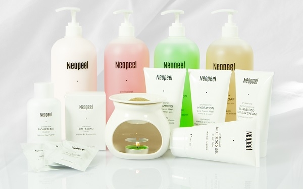 네오필(Neopeel) 바이오필링 홈케어 제품을 사용하면 건조한 피부를 점차적으로 촉촉하게 케어할 수 있다.