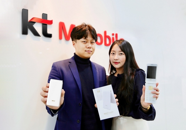 KT의 알뜰폰 자회사 KT엠모바일이 ‘SKY 3G 폴더폰’을 단독 출시한다.(사진 KT 제공)