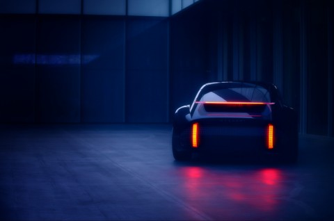 현대차가 미래 디자인의 방향성을 담아낸 새로운 EV 콘셉트카 ‘프로페시(Prophecy)’의 티저 이미지를 공개했다.