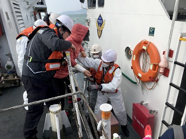 사진=인천해양경찰서,대청도 응급환자 해상 긴급 이송