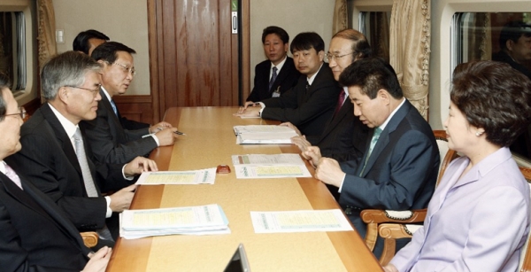 고 노무현 대통령과 문재인 대통령과 함께 국정을 논하는 차성수 후보