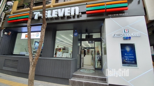 세븐일레븐이 1일 서울 중구 수표로에 세븐일레븐 시그니처 DDR 로드샵 1호점을 오픈했다. [사진=이준호 기자]