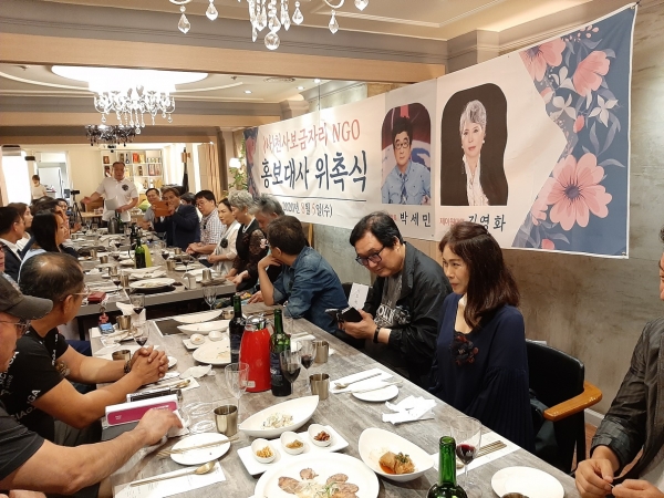 5일 봉사단체인 천사보금자리는 강남의 한 음식점에서 정기모임을 갖고 홍보대사에 영화감독 박세민, 김영화 대표를 홍보대사로 위촉했다.