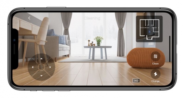 사진 = 로봇청소기 '로보락 S6 MaxV'와 스마트폰을 연동해 집안내부를 살펴보는 모습