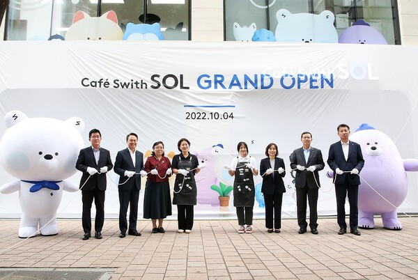 신한은행, 청각장애인 지원 '카페스윗 솔' 명동점 오픈 (사진=신한은행 제공)