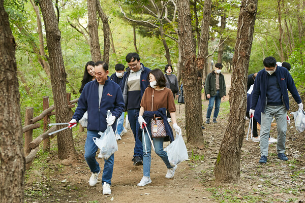 SK어스온, 부산 엑스포 유치 기원 글로벌 플로깅 진행 (사진-SK이노베이션 제공)